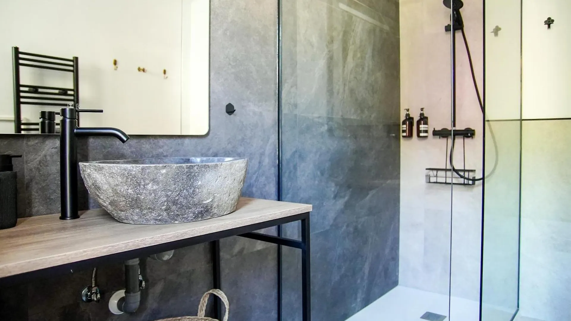 Apartamento Completo En El Casco Historico Con Vista A La Sierra Nevada Granada Spain