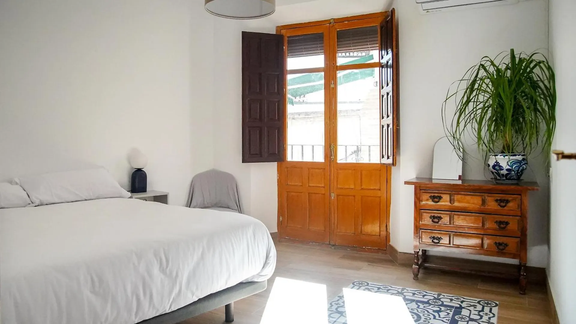 Apartamento Completo En El Casco Historico Con Vista A La Sierra Nevada Granada Apartment